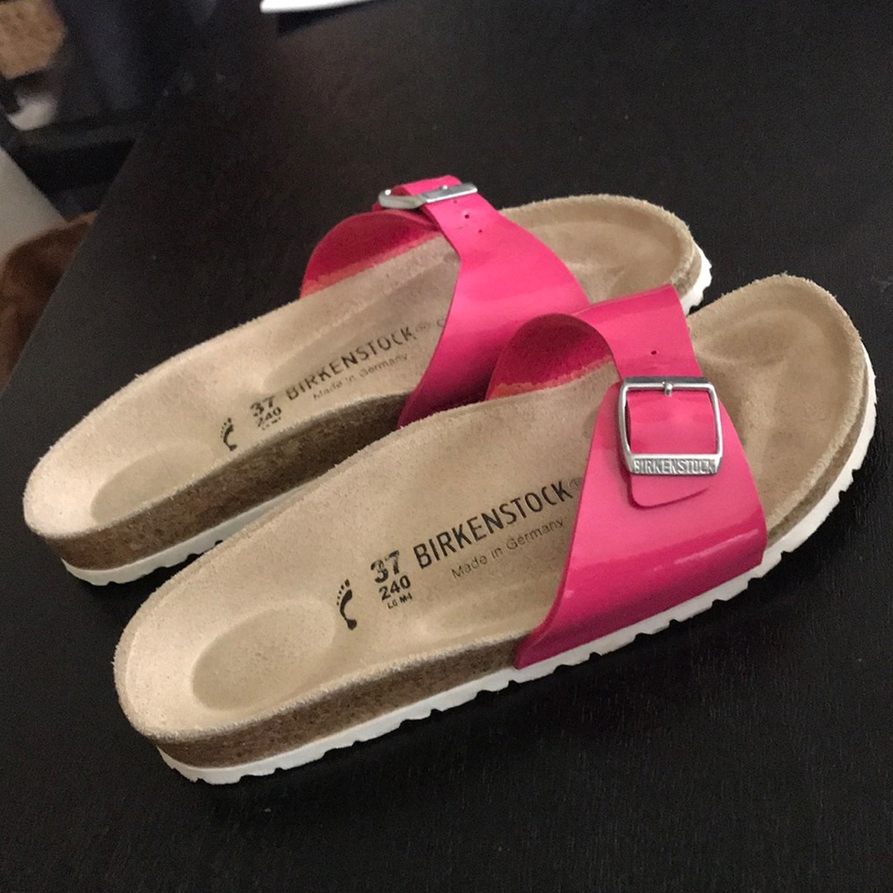 Hot pink 💕 patent leather Birkenstock slides